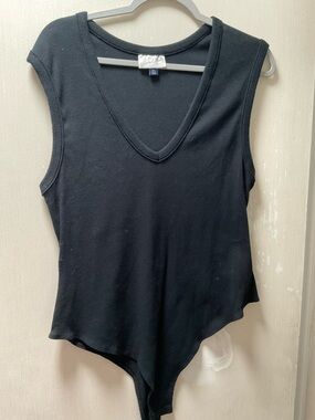 Universal Thread Black Sleeveless V-Neck Bodysuit